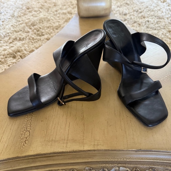 Bally Black Leather Wedge Sandals Square Toe Ankle Strap Size 37 6.5 Medium - Picture 1 of 7